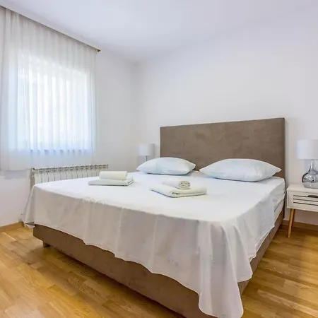 Damir 411 Pax Crikvenica